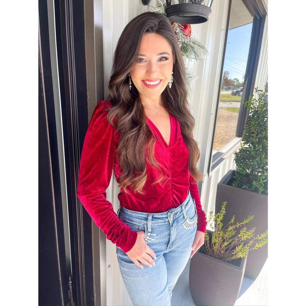 NEW ANOTHER LOVE sadelle shirred seam top in cranberry velvet
